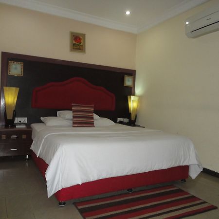 Sdm Tavern And Suites Ibadan Luaran gambar