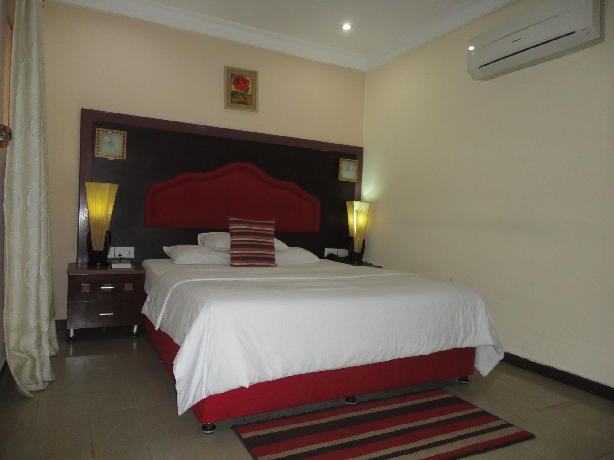 Sdm Tavern And Suites Ibadan Luaran gambar