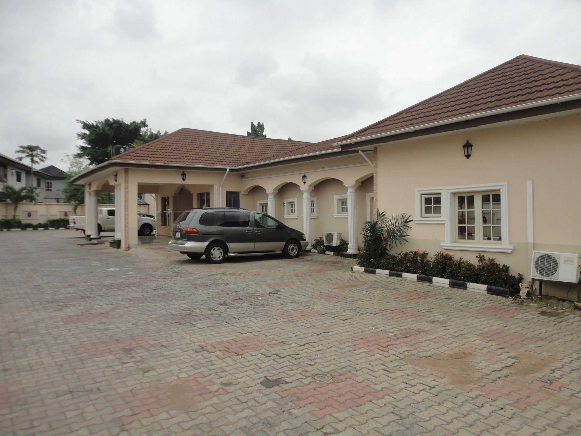 Sdm Tavern And Suites Ibadan Luaran gambar